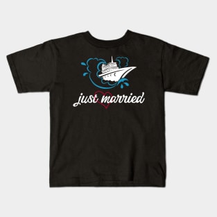 Just married Cruise Ship Honeymoon Couple Matching Gift Kids T-Shirt